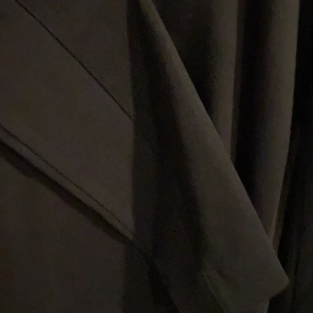 Perry Ellis long  sleeve collared shirt
Please view pictures - Picture 5 of 8